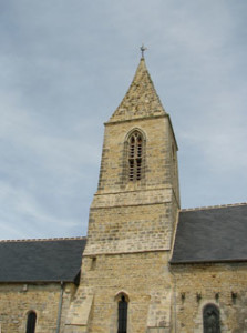 Eglise Saint Rémy de Manvieux - Clocher façade sud